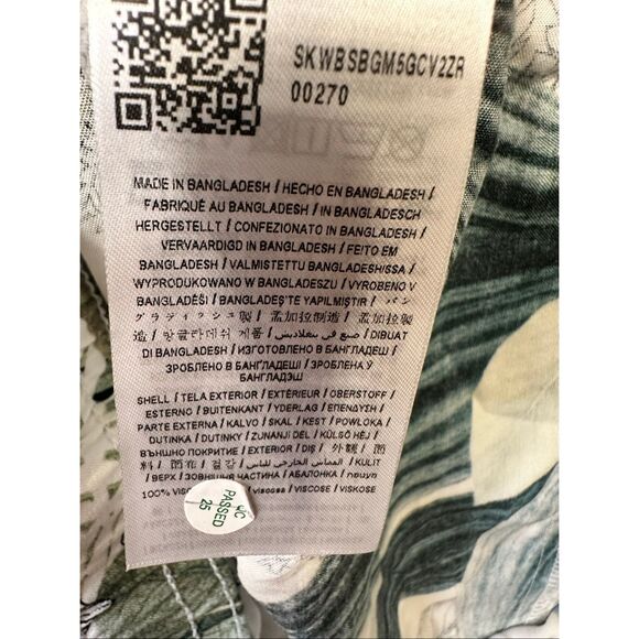 Guess Summer Leaves Challis Men’s Shorts, size Large, NWT - Picture 9 of 10